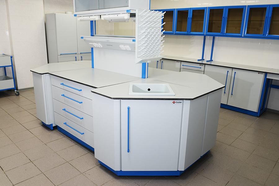 Лабораторный стол С-18ДК с надстройками и сантехникой